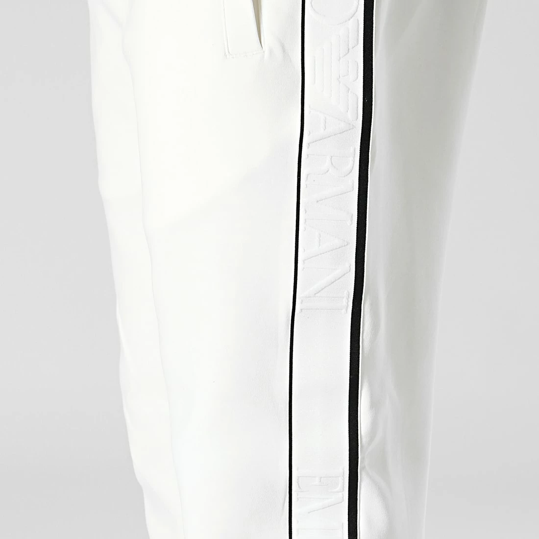 Coupon 🤩 Pantalon Jogging A Bandes 6K1P63-1JHSZ Blanc Cassé de Emporio Armani 🎉 2 Coupon 🤩 Pantalon Jogging A Bandes 6K1P63-1JHSZ Blanc Cassé de Emporio Armani 🎉 – Image 2