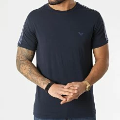 Les meilleures critiques de ✨ Tee 👚 Shirt A Bandes 111890-2R717 Bleu Marine de Emporio Armani 💯 -Emporio Armani Soldes Boutique emporio armani 295768 111890 2R717 00135 20211220T162605 03