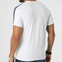 Coupon 🔥 Tee 👕 Shirt A Bandes 111890-2R717 Blanc de Emporio Armani 🛒 7 Coupon 🔥 Tee 👕 Shirt A Bandes 111890-2R717 Blanc de Emporio Armani 🛒 -Emporio Armani Soldes Boutique emporio armani 295782 111890 2R717 00010 20211220T162702 04