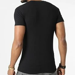 Nouveau 🥰 Tee 👕 Shirt 111035-2R516 Noir de Emporio Armani 😀 7 Nouveau 🥰 Tee 👕 Shirt 111035-2R516 Noir de Emporio Armani 😀 -Emporio Armani Soldes Boutique emporio armani 302644 111035 2R516 00020 20220215T160416 04