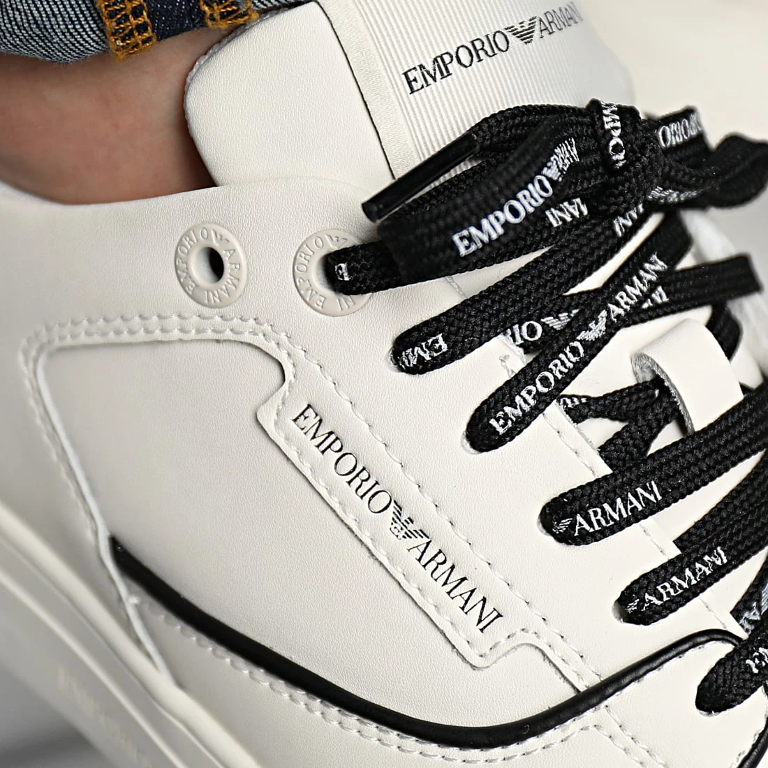 Grosses soldes 🔥 Baskets X4X549 Off White Black de Emporio Armani 😍 2 Grosses soldes 🔥 Baskets X4X549 Off White Black de Emporio Armani 😍 – Image 2