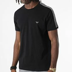 Le moins cher 😀 Tee 👕 Shirt A Bandes 111890 2F717 Noir de Emporio Armani 👏 -Emporio Armani Soldes Boutique emporio armani 325498 111890 2F717 00020 20220701T150646 03