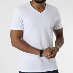 De gros 🥰 Lot De 2 Tee 👚 Shirts Col V 111648-CC722 Blanc de Emporio Armani ✨ -Emporio Armani Soldes Boutique emporio armani 326891 111648 CC722 04710 20220719T145122 03