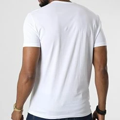 De gros 🥰 Lot De 2 Tee 👚 Shirts Col V 111648-CC722 Blanc de Emporio Armani ✨ -Emporio Armani Soldes Boutique emporio armani 326891 111648 CC722 04710 20220719T145123 04