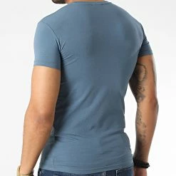 De gros ⭐ Tee 👚 Shirt 111035 Bleu Clair de Emporio Armani 💯 -Emporio Armani Soldes Boutique emporio armani 340477 111035 2F720 11339 20221020T143243 04